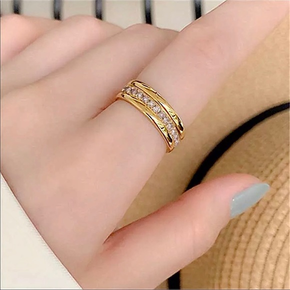 🌟Elegant Gold Plated Ring with CZ Stone - Picture 4 of 4